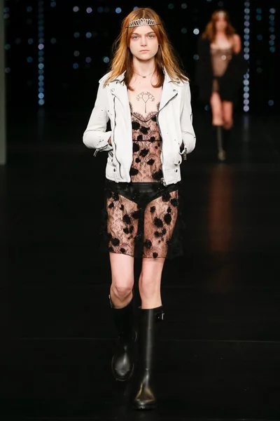 Look 10